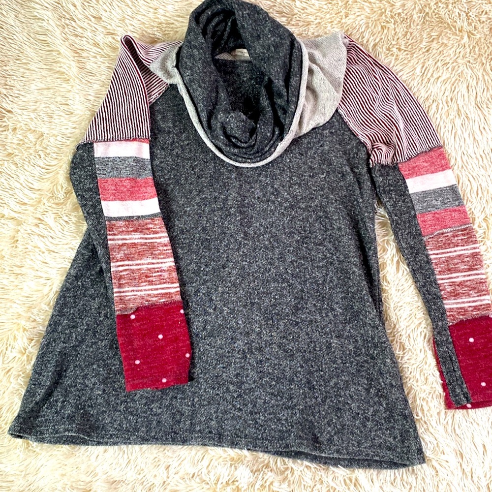 Lightweight cowl neck sweater. Medium. Made in the USA. Cotton polyester blend.